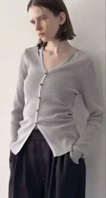 ELLIE 엘리 슬릿 니트