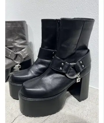 EMODA 미사용 새상품 참 벌키 부츠