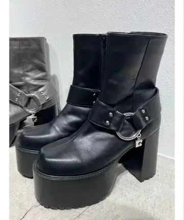 EMODA 미사용 새상품 참 벌키 부츠