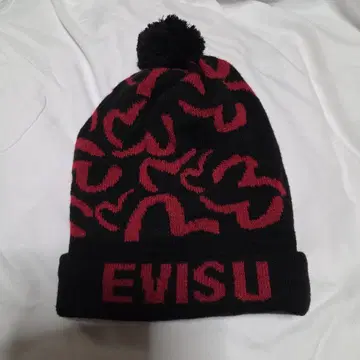 EVISU 폼폼 포함 니트 모자 블랙 레드