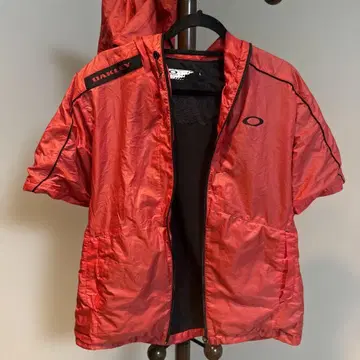 OAKLEY 빨간색 후드 부착 자켓