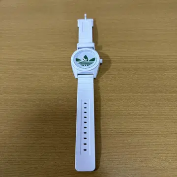 adidas 로고 디자인 화이트 시계
