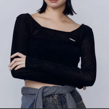 오프숄더 블랙 메쉬 상의