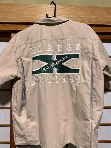 XLARGE 자수 로고 베이지 셔츠