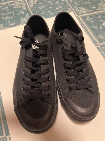 새상품급 VANS 블랙 스니커즈 27cm