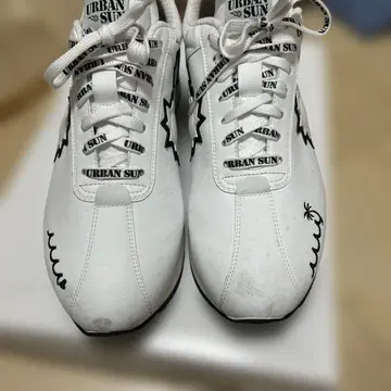 어반선 스니커즈 MUTA