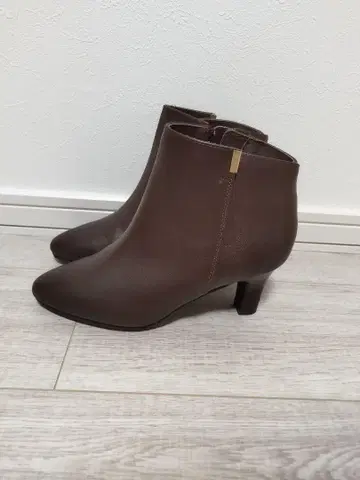 Piedi Nudi 브라운 숏부츠