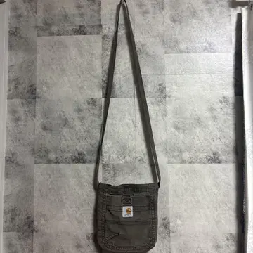 Carhartt 카키 숄더백