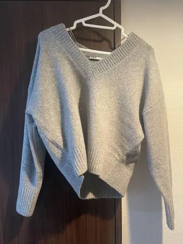 ZARA 그레이 V넥 크롭 스웨터 XS