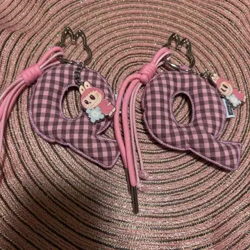 PIN FOR LOVE 시리즈 LABUBU 알파벳 펜던트 Q