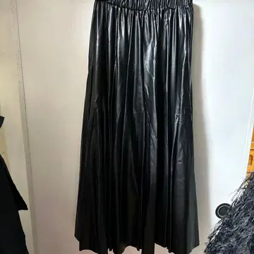 인조 가죽 듬뿍 개더 롱 스커트