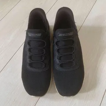 SKECHERS 슬립인즈 블랙 스니커즈 23cm