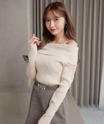 LIPSERVICE 시어 절개 오프숄더 니트탑 ivo