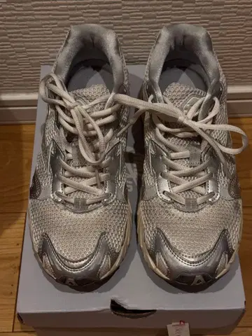 미즈노 웨이브 라이더 10 실버 24cm