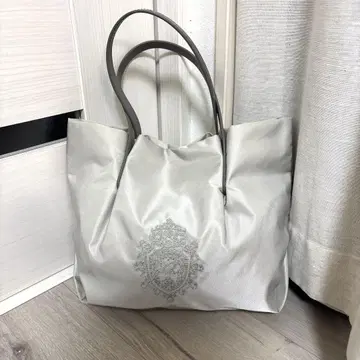 미사용 새상품 아마카 AMACA 토트백 엠블럼 자수 로고 그레이