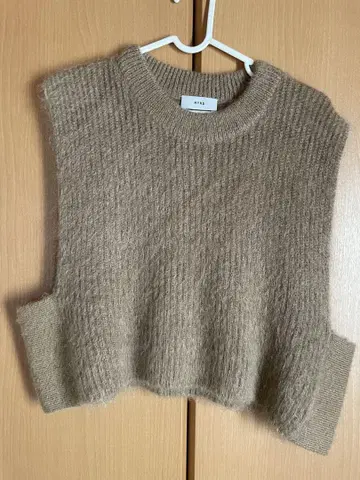 HYKE MOHAIR CROPPED VEST