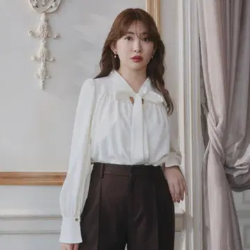 [ 미사용 새상품 택 포함 ] Bow-Tie Twill Blouse