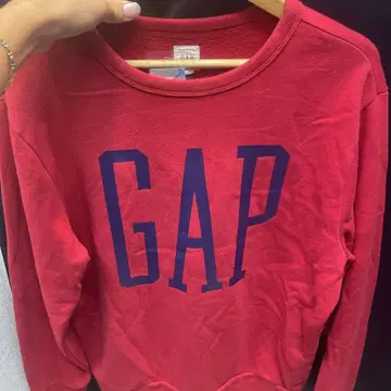 선착순 GAP 로고 맨투맨 M 사이즈 빨간색