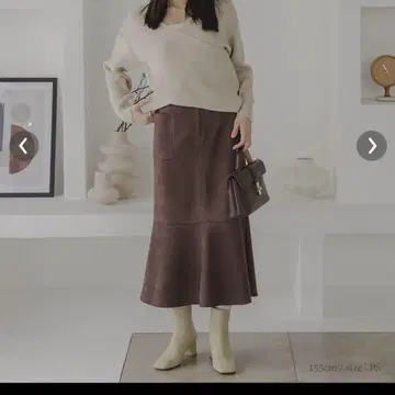 푸치죠 패치 포켓 스웨이드 느낌 스커트 PS 브라운