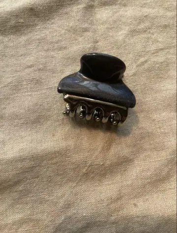 아카 헤어 클립 블랙 심플한 디자인