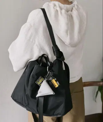 이아파피요네 조절 토트백 가로형