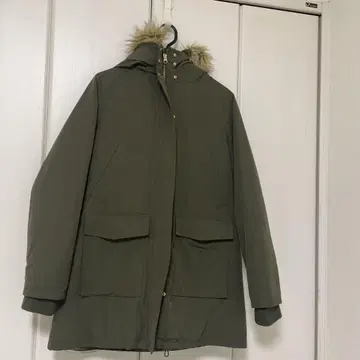 올리브색 M 사이즈 다운 자켓