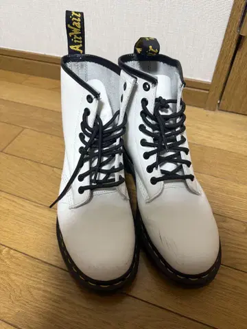 닥터마틴 1460 8홀 부츠 화이트 ( 약 2525.5cm )