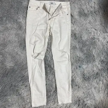 AZUL by moussy 화이트 스키니 데님 M 사이즈