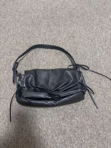 ZARA 데미지드 숄더백