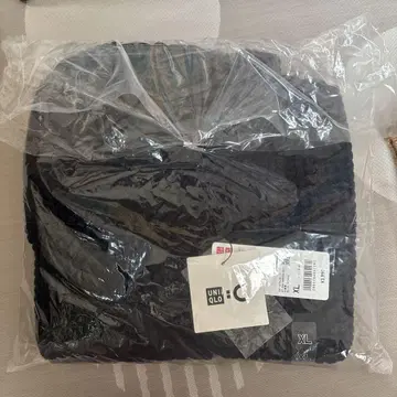 UNIQLO 네이비 컬러 후드 부착 니트 베스트