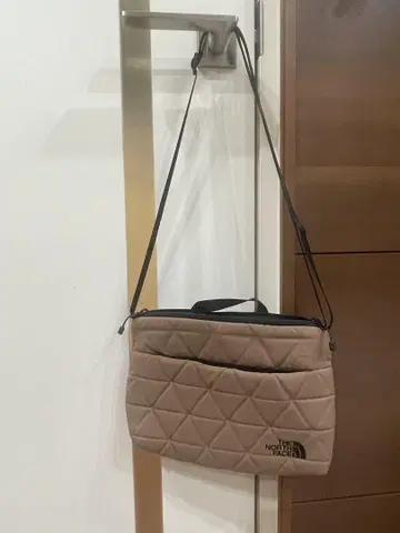 THE NORTH FACE 브라운 숄더백