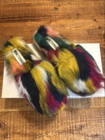 MINNETONKA 멀티 컬러 플랫 샌들