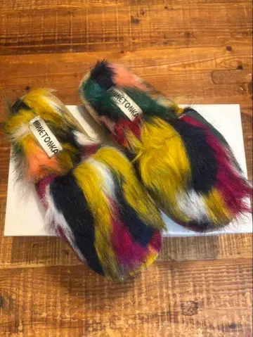 MINNETONKA 멀티 컬러 플랫 샌들