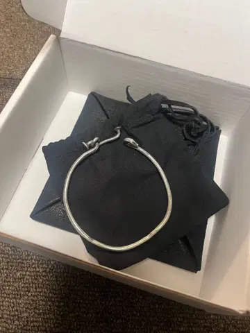 GUIDI 네일 팔찌