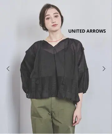UNITED ARROWS 블랙 컬러 블라우스