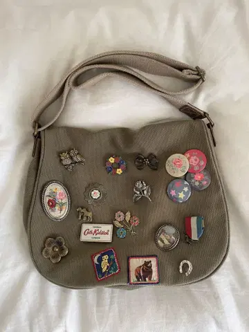 초레어 캐스키드슨 숄더백 브로치 배지 뷔르데사봉