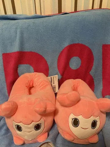 TWICE LOVELYS 봉제 인형 슬리퍼 모모