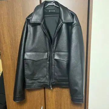 ZARA 블랙 가죽 자켓 L 사이즈