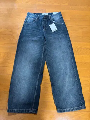 BERSHKA SUPER BAGGY 42사이즈 데님