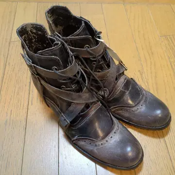 브라운 가죽 레이스업 부츠