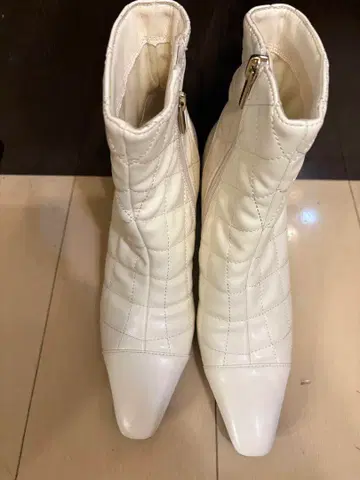 RANDA 화이트 퀼팅 부츠 사이즈 S