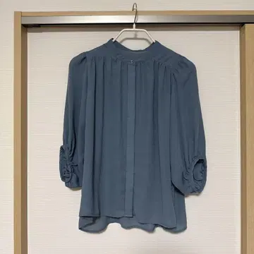 블루 블라우스