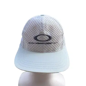 Vintage OAKLEY Mesh Cap White