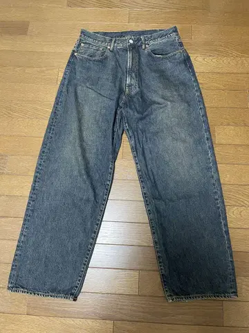 Beams 와이드 핏 데님 dusty indigo 사이즈 M