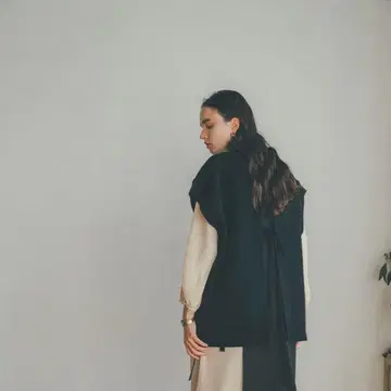 CLANE BACK SLIT KNIT VEST
