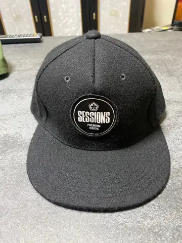 SESSIONS 블랙 캡