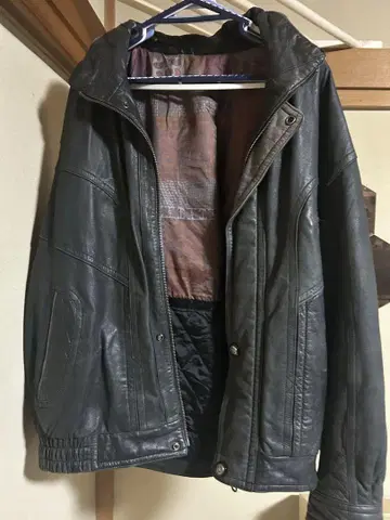 후드 부착 블랙 가죽 자켓