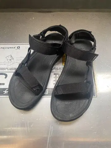 Teva 블랙 스포츠 샌들