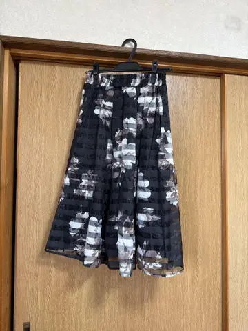 꽃무늬 x 보더 오간자 스커트