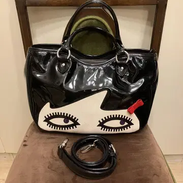 룰루 기네스 인형 얼굴 백 에나멜 블랙 숄더